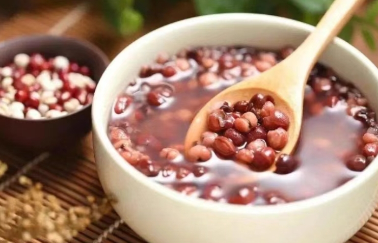 夏至至梨梨满汁，一口沁凉压燥火